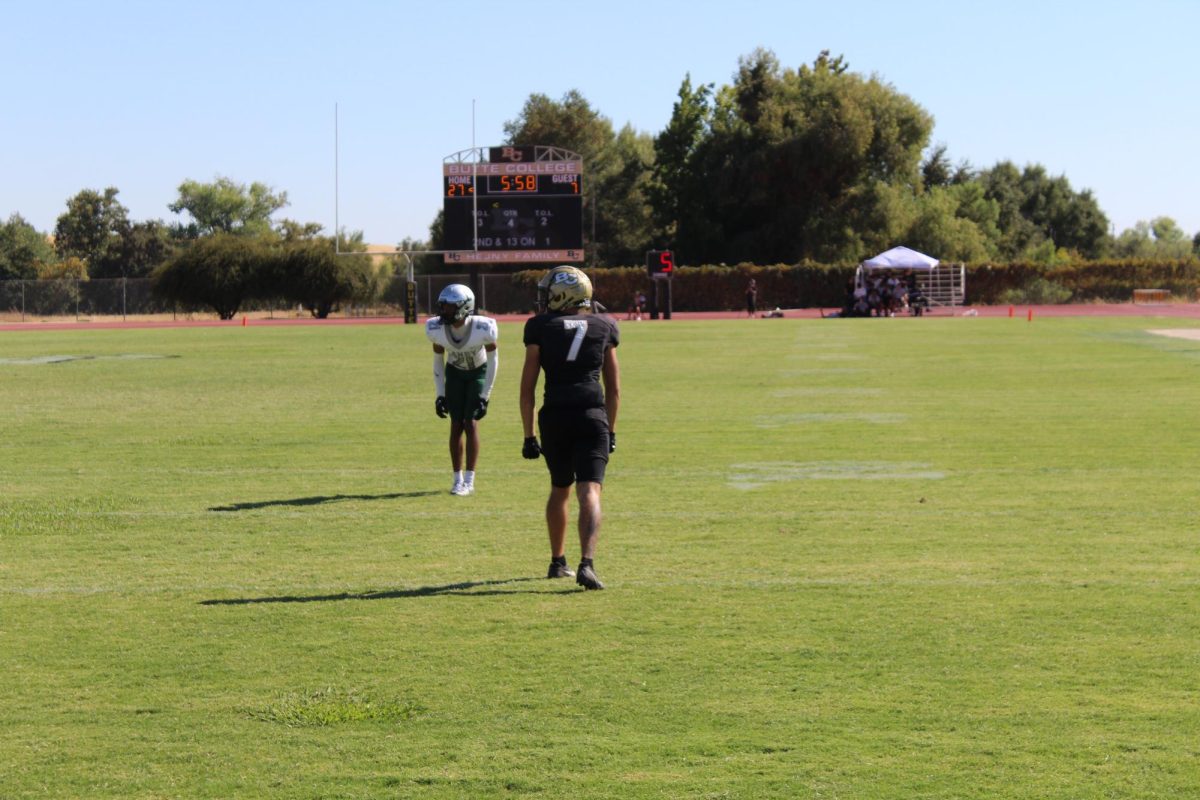 #7 Caden Simmons lined up against a Laney CB.
